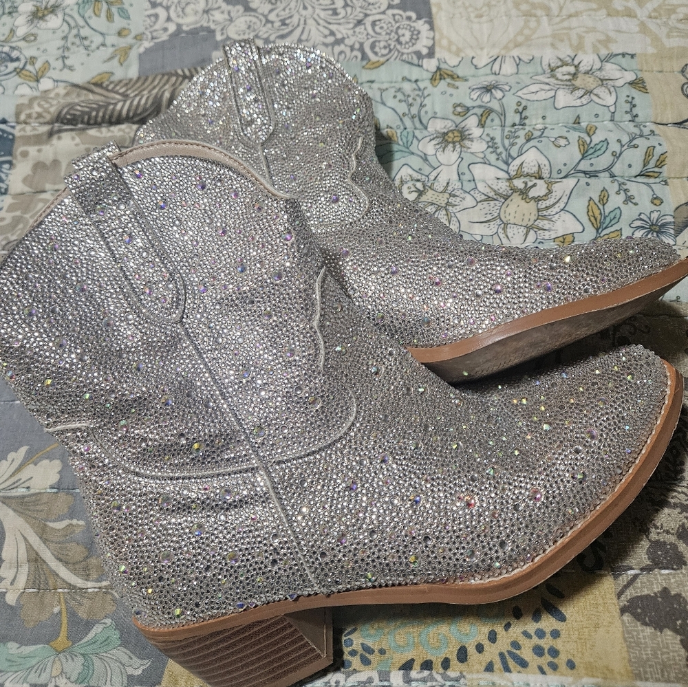 (SOLD)Gorgeous Sparkly Boots